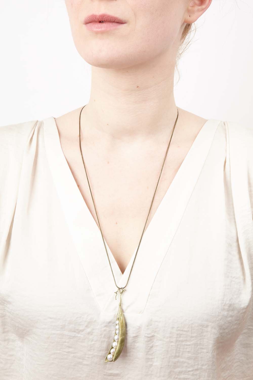 Pea Pod Pendant - 7 Pearls