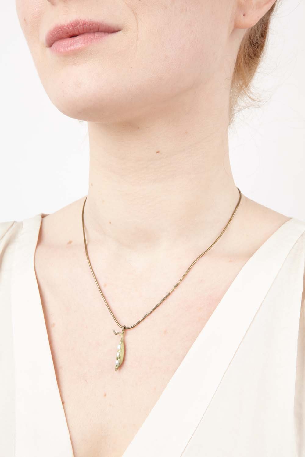 Pea Pod Petite Pendant - 3 Pearls